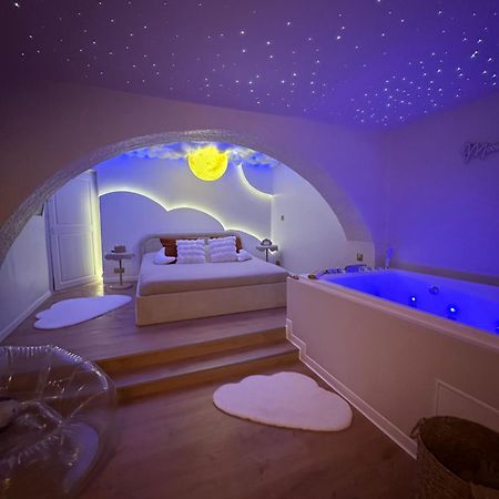 Moon Room, Nuit Insolite - Ollioules Toulon Var 외부 사진