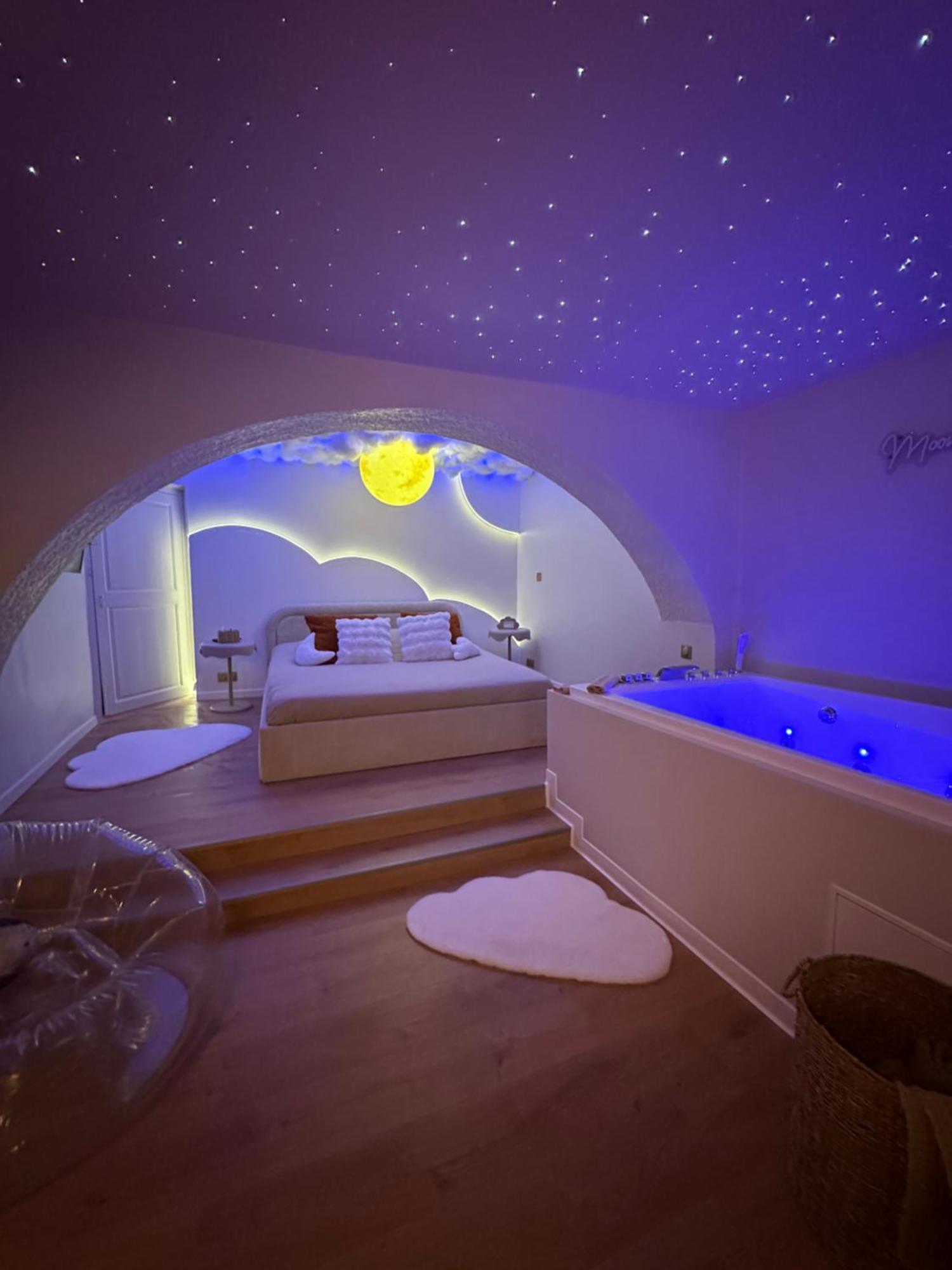 Moon Room, Nuit Insolite - Ollioules Toulon Var 외부 사진