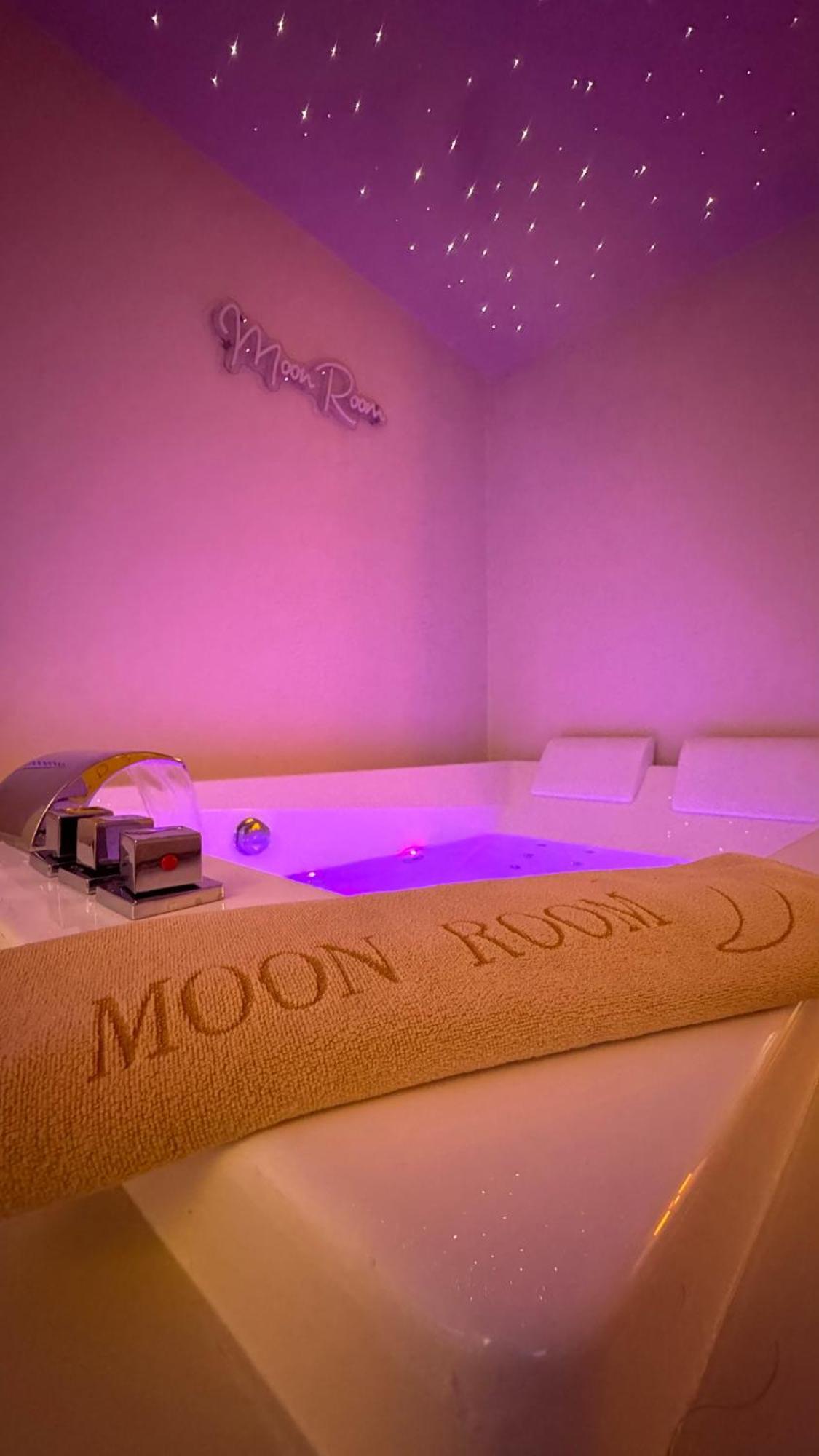 Moon Room, Nuit Insolite - Ollioules Toulon Var 외부 사진